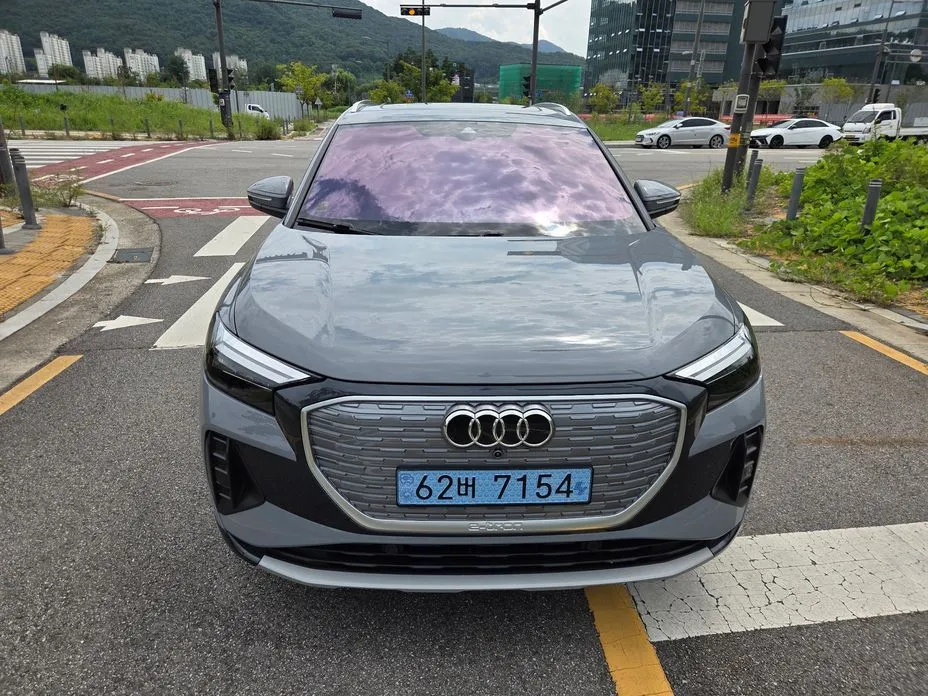 Audi Q4 e-tron — фото 2