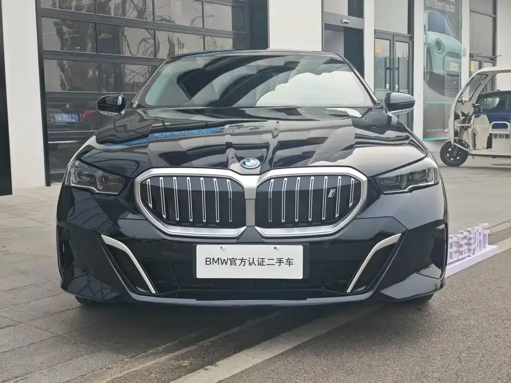 BMW i5 — фото 3