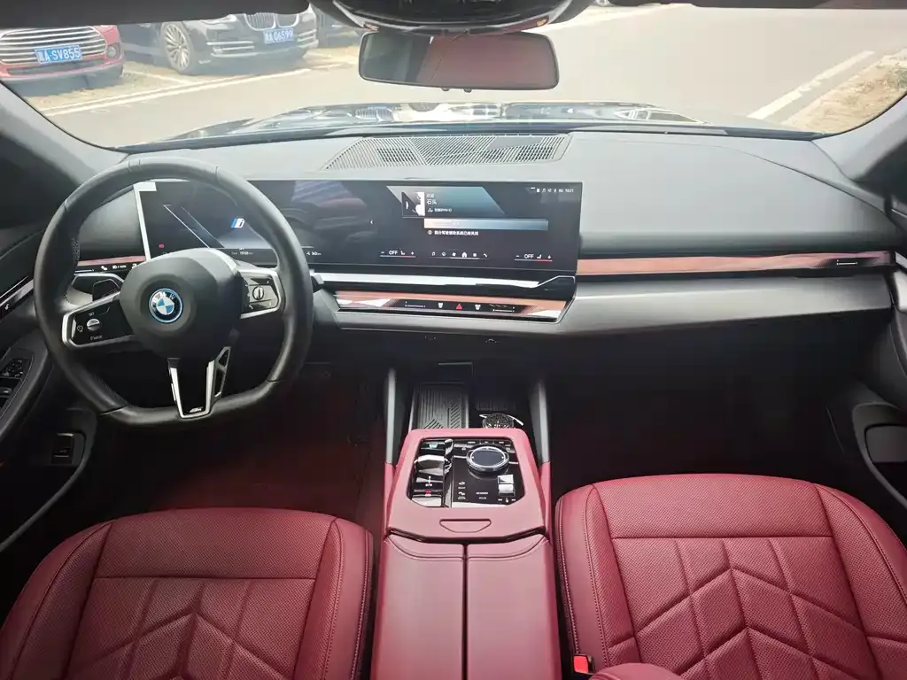 BMW i5 — фото 7
