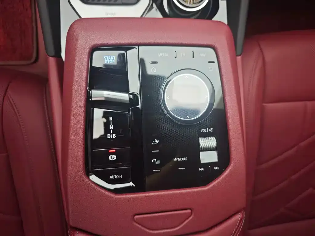 BMW i5 — фото 10