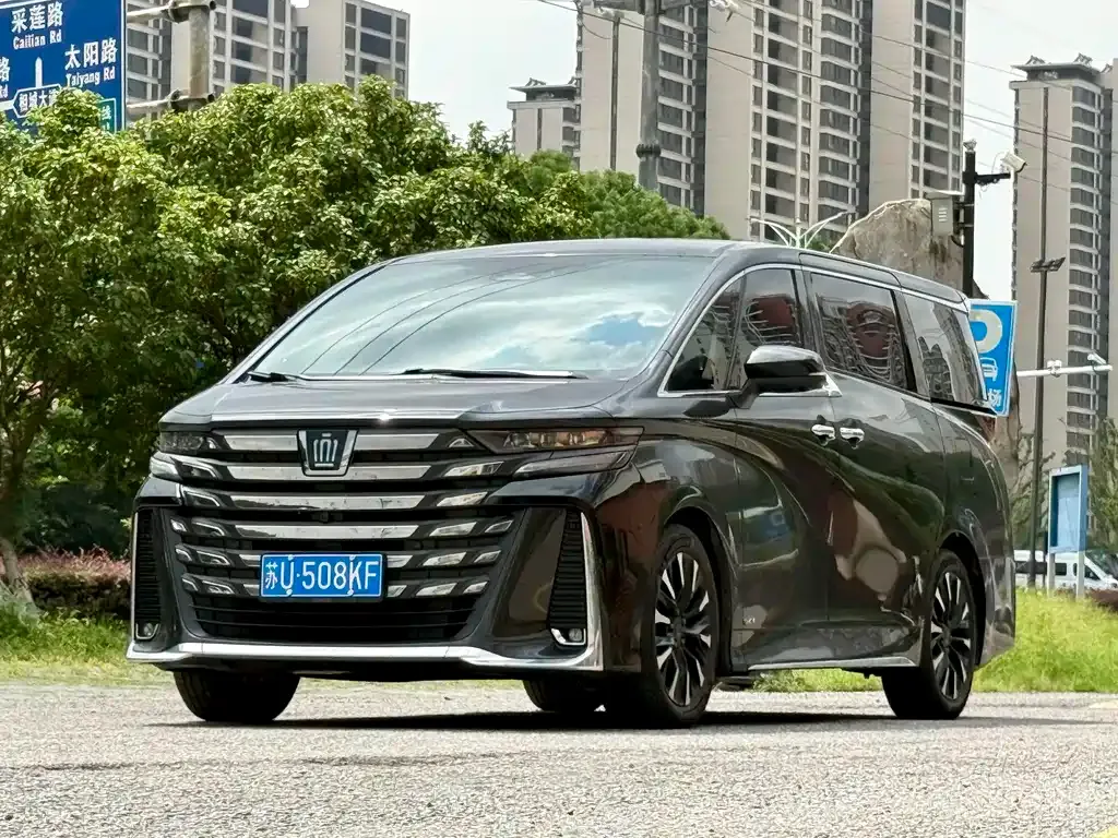 Toyota Crown (Import) — фото 1