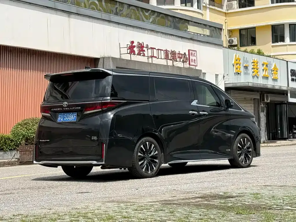 Toyota Crown (Import) — фото 9