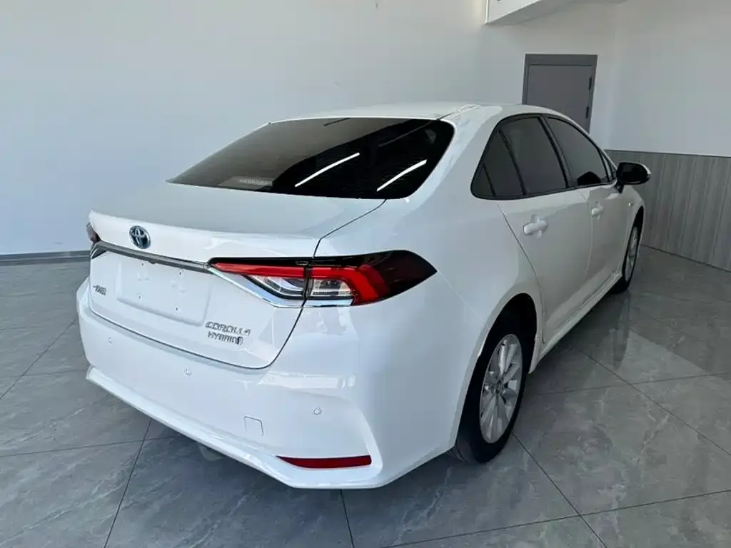 Toyota Corolla — фото 2