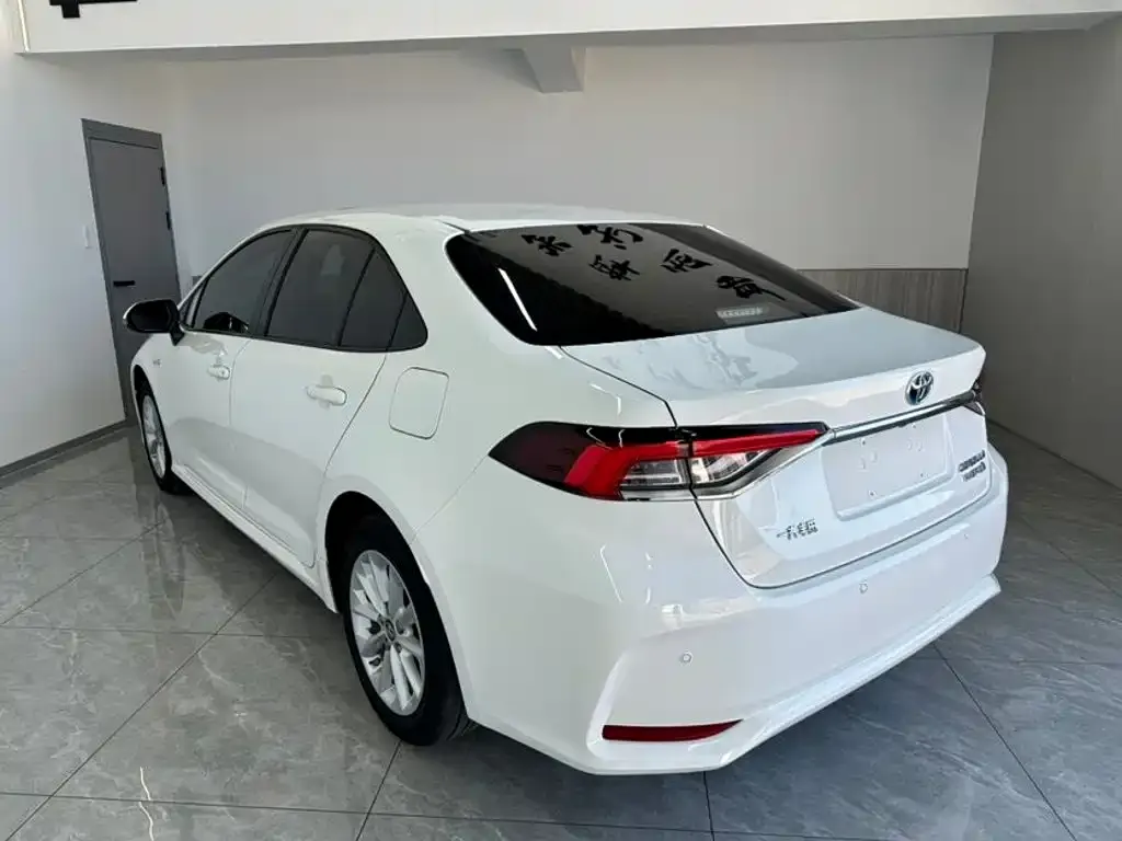 Toyota Corolla — фото 5