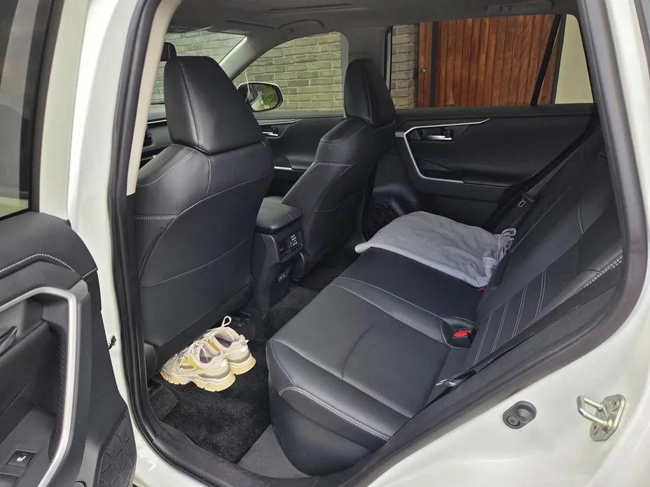 Toyota RAV4 — фото 2