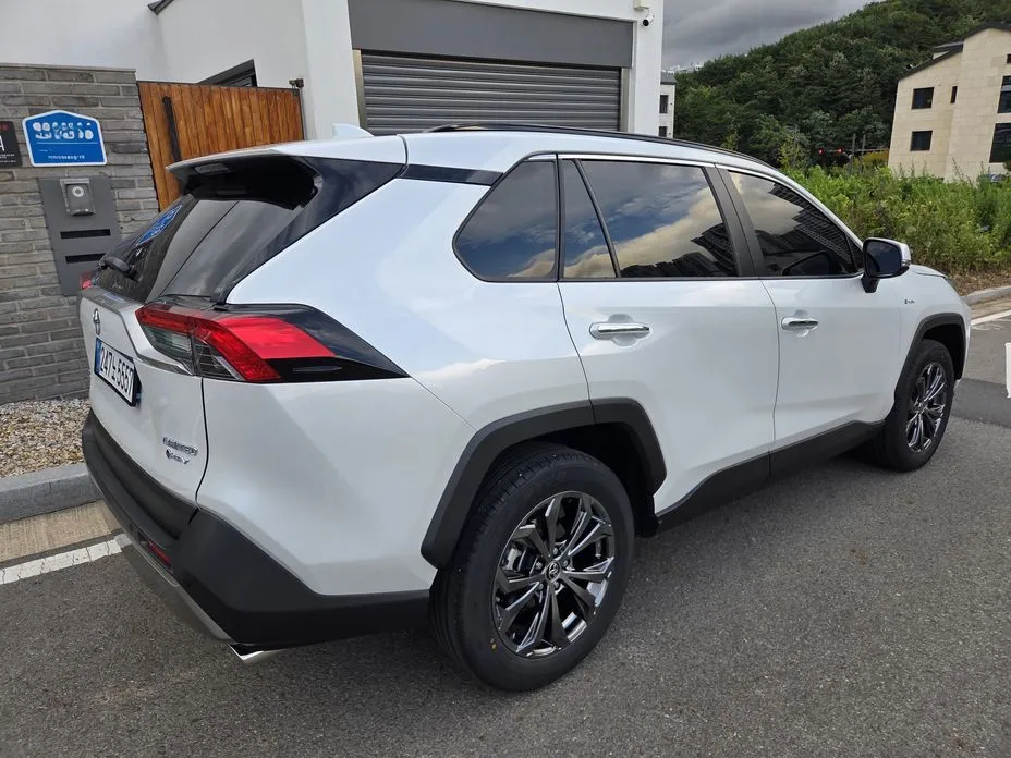 Toyota RAV4 — фото 5