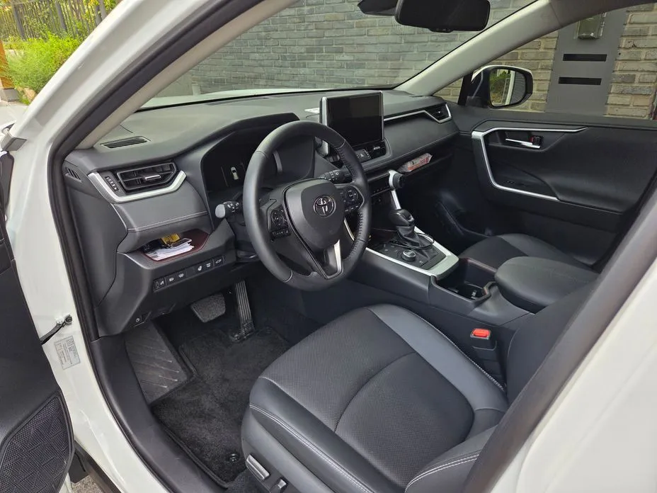 Toyota RAV4 — фото 9