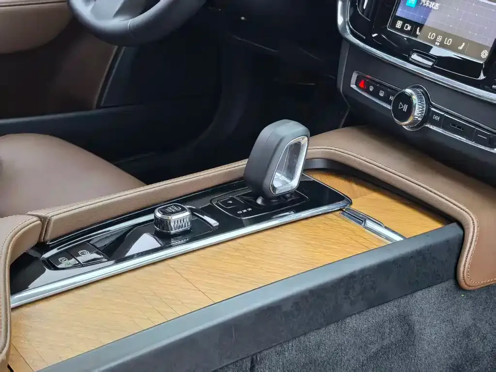 Volvo S90 — фото 4