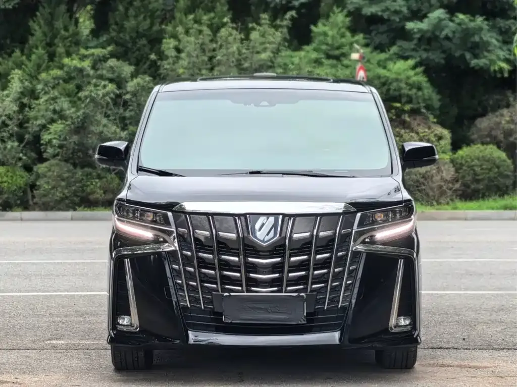 Toyota Alphard — фото 2
