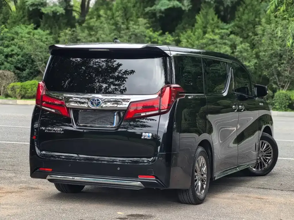 Toyota Alphard — фото 6