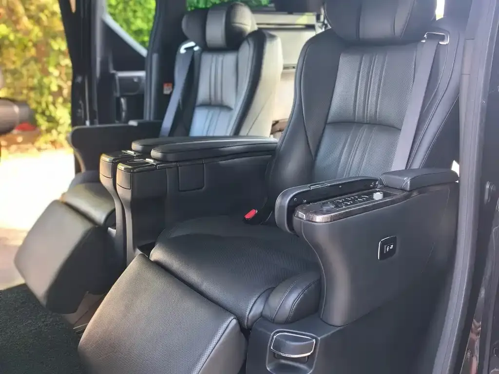 Toyota Alphard — фото 7