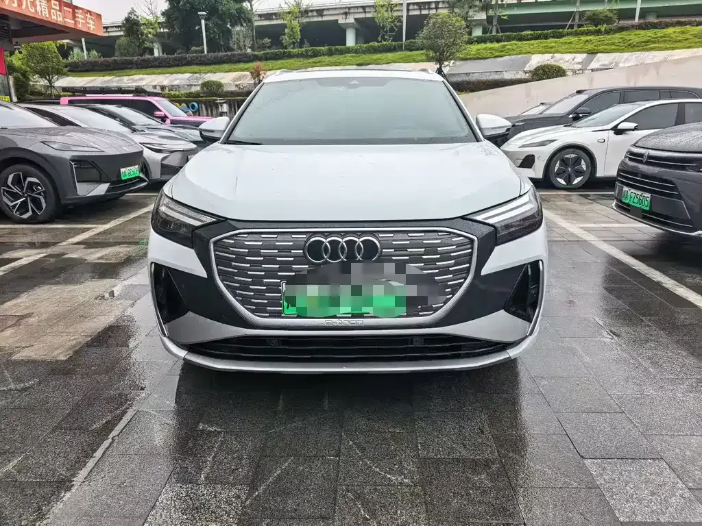 Audi Q4 e-tron — фото 4