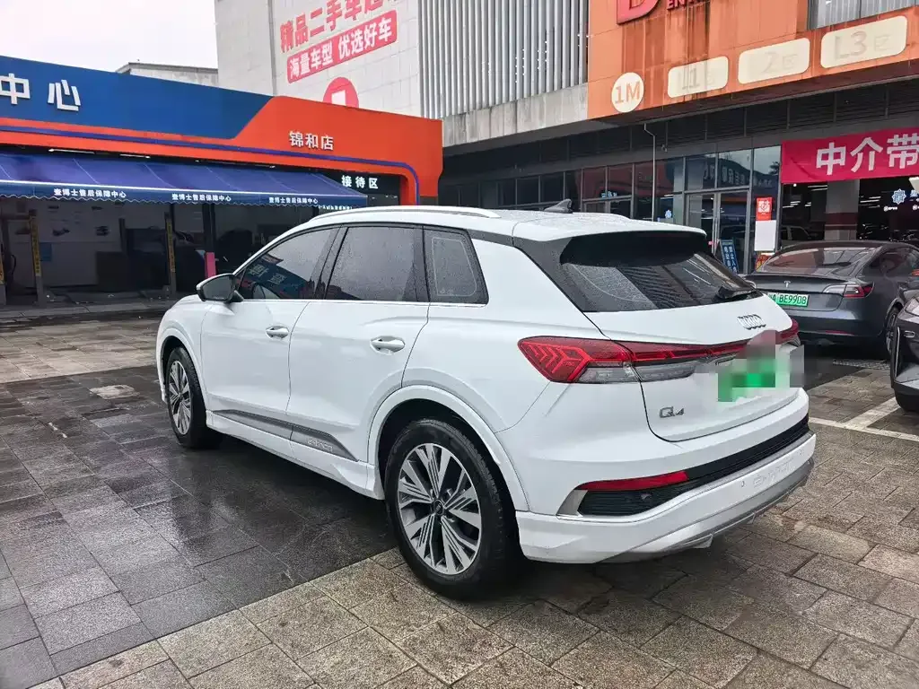 Audi Q4 e-tron — фото 3