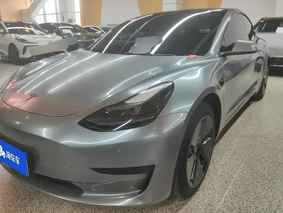 Tesla Model 3 — фото 1