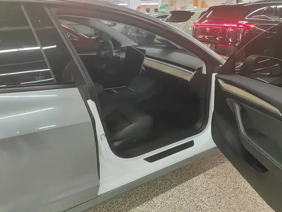 Tesla Model 3 — фото 6