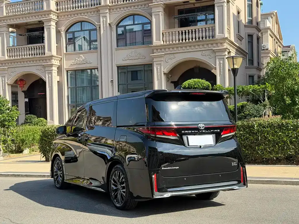 Toyota Vellfire — фото 4