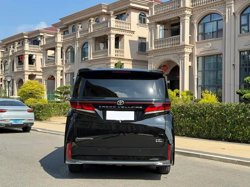Toyota Vellfire — фото 9