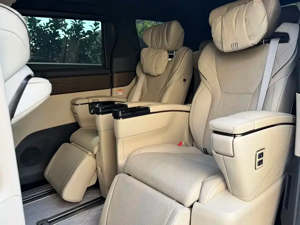 Toyota Vellfire — фото 3