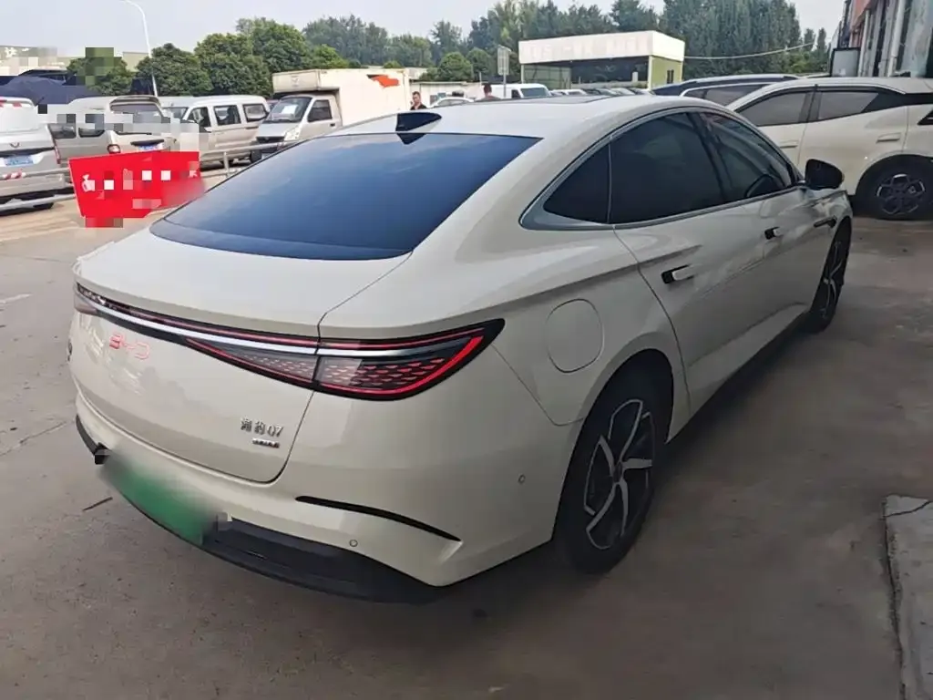 BYD Seal 07 DM-i — фото 7