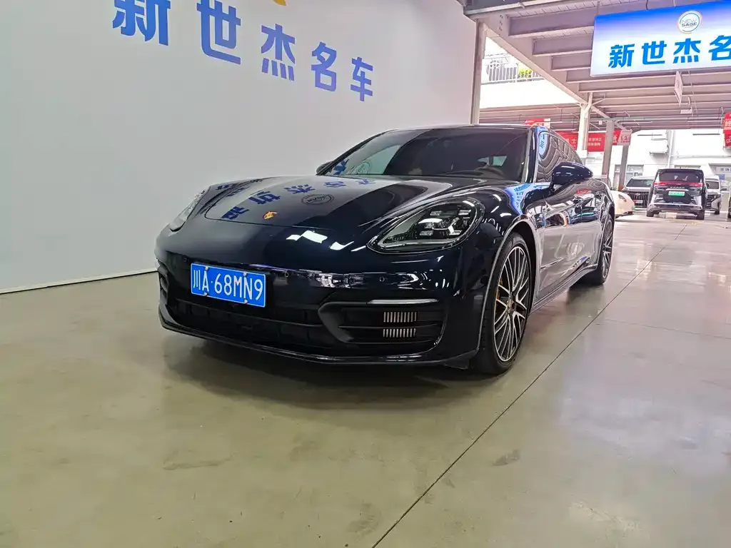 Porsche Panamera — фото 1