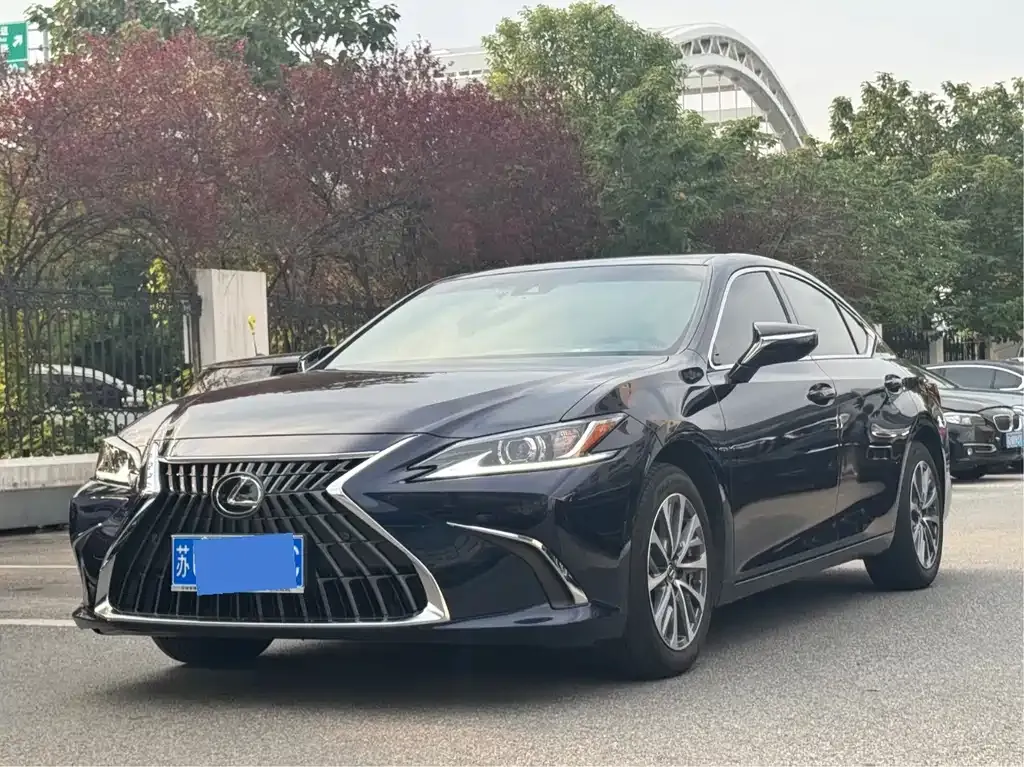 Lexus ES — фото 1