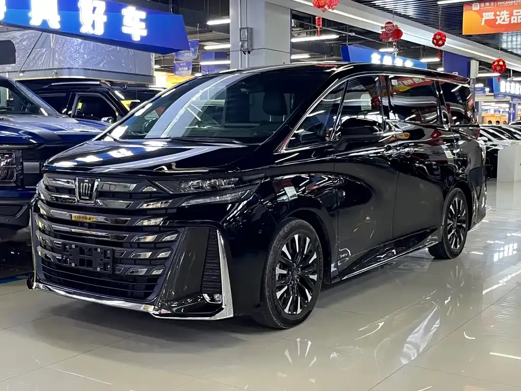 Toyota Vellfire — фото 1