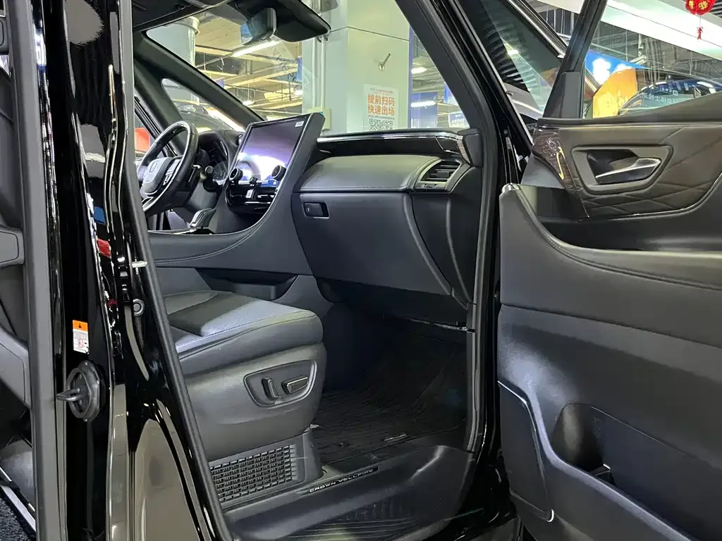 Toyota Vellfire — фото 2