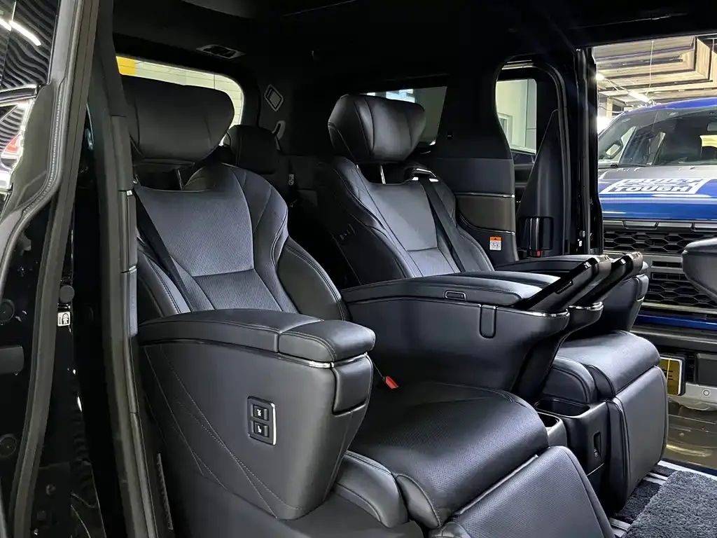 Toyota Vellfire — фото 3