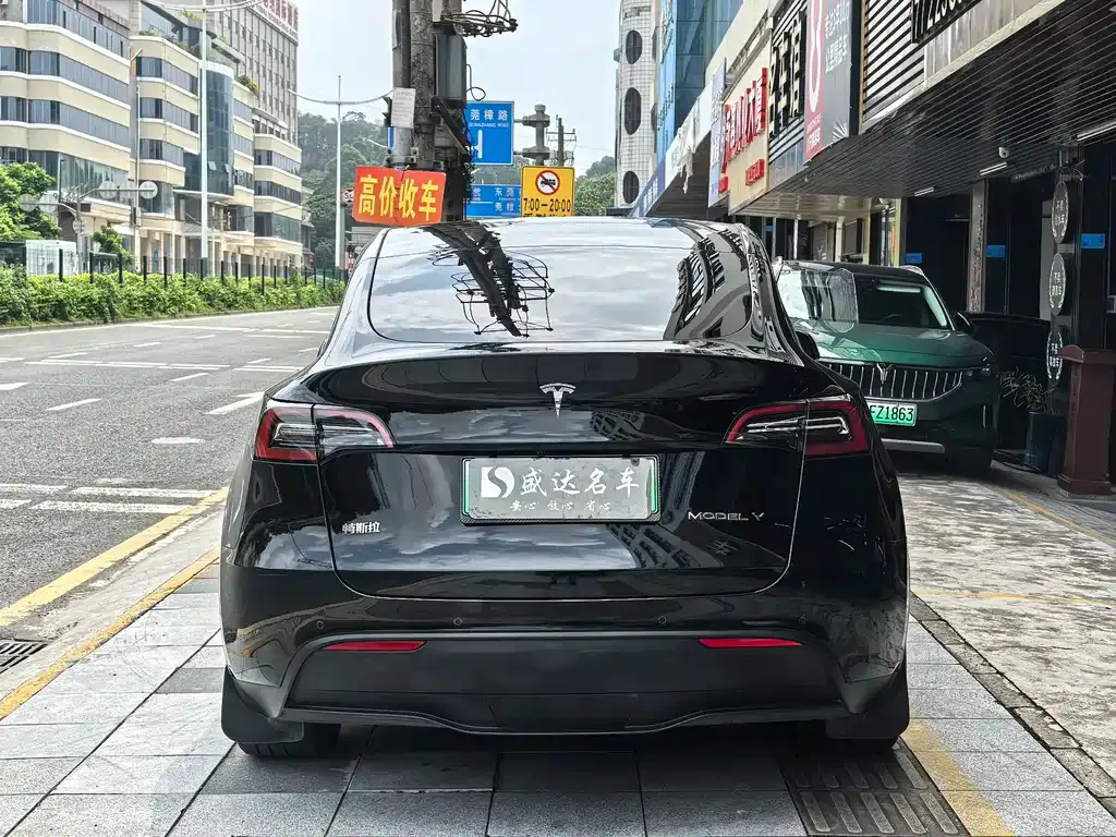 Tesla Model Y — фото 9
