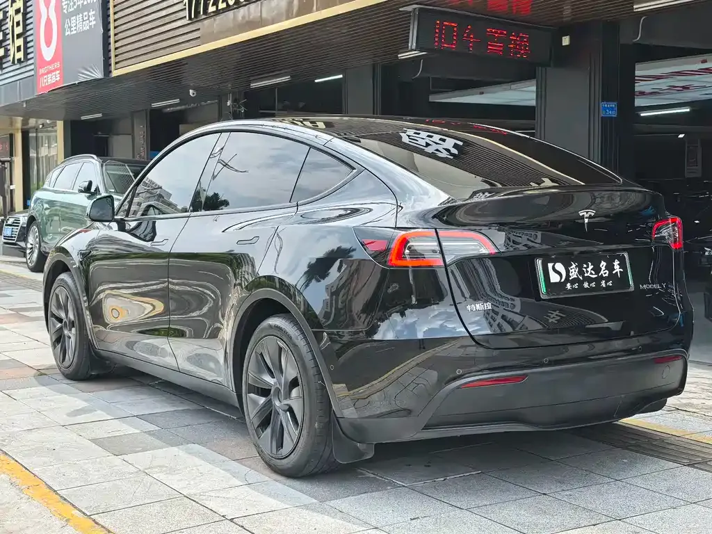 Tesla Model Y — фото 4