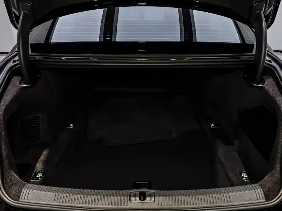 Audi A8 — фото 4
