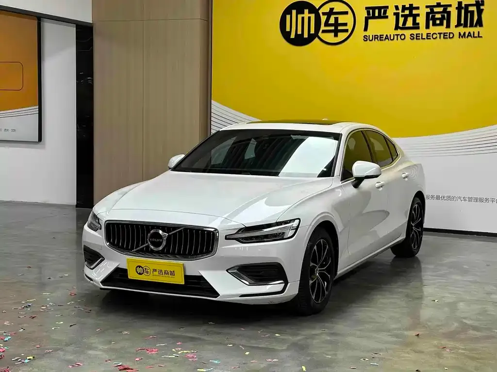 Volvo S60 — фото 1