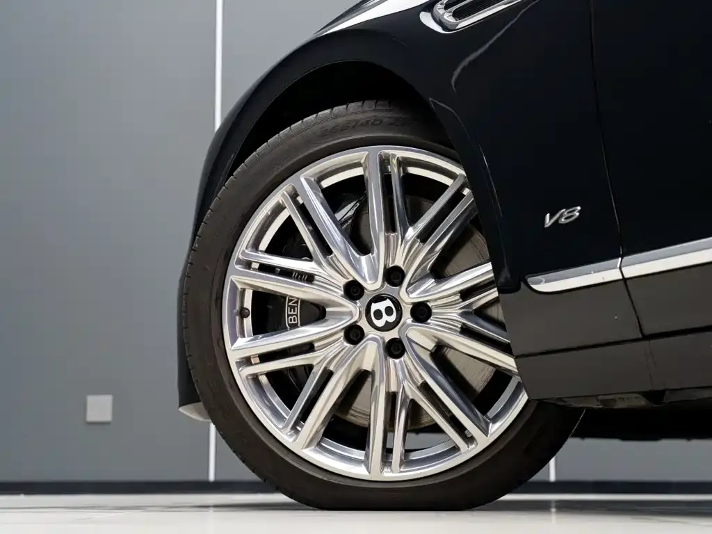 Bentley Flying Spur — фото 9