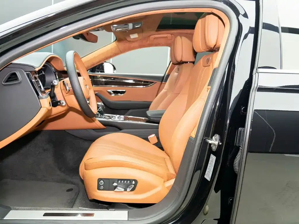 Bentley Flying Spur — фото 10