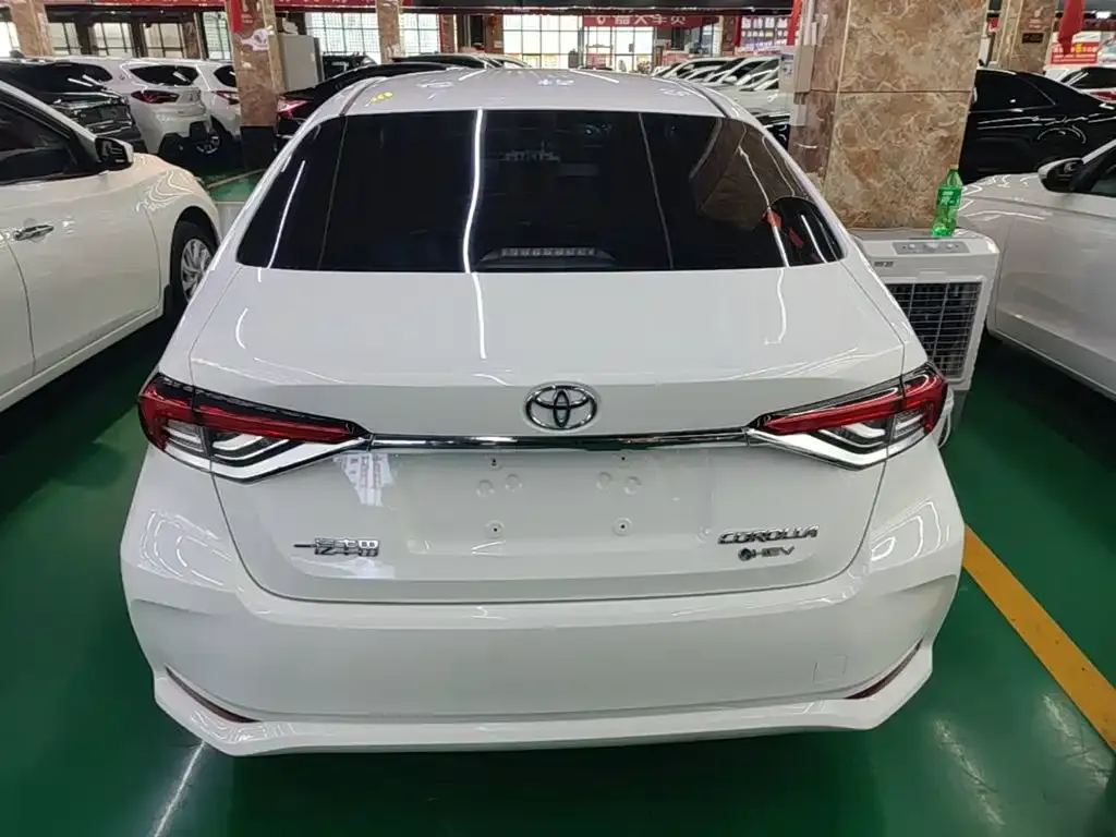 Toyota Corolla — фото 10