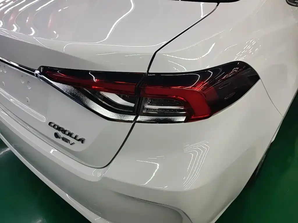 Toyota Corolla — фото 4