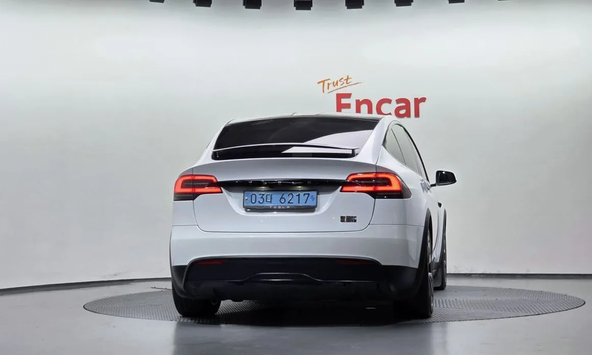 Tesla Model X — фото 3