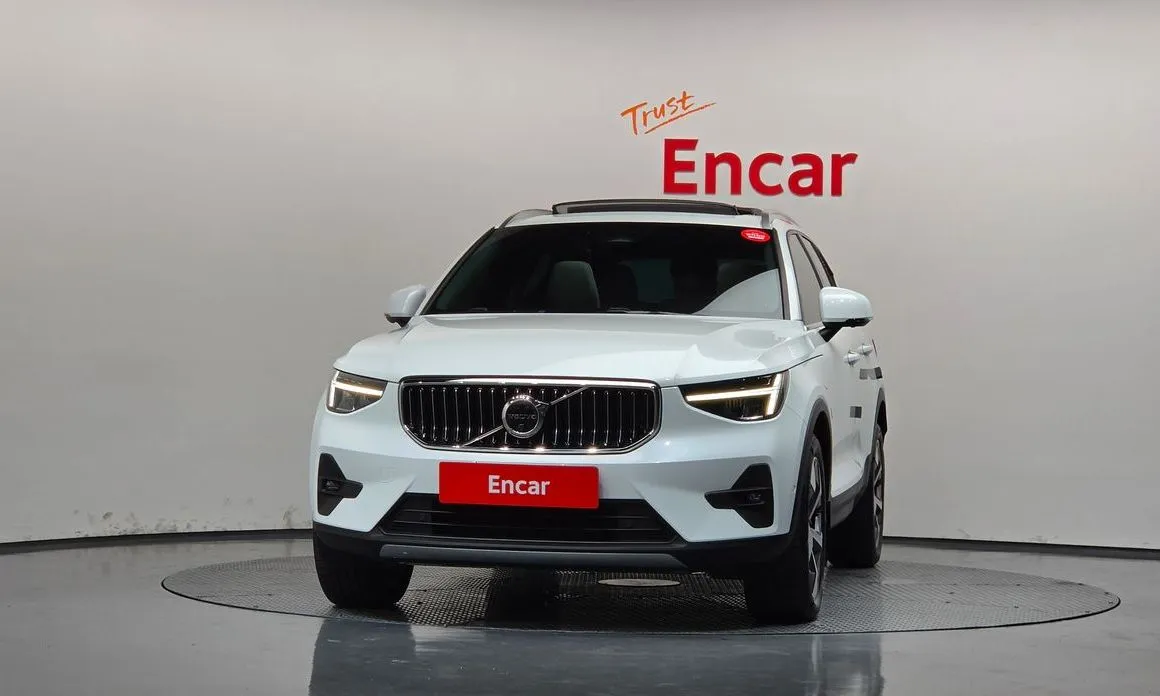 Volvo XC40 — фото 3