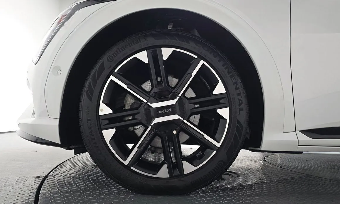 Kia EV6 — фото 9