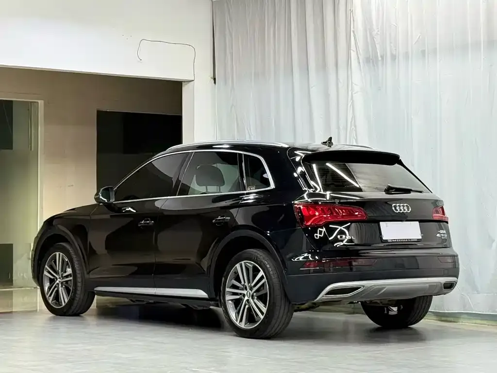 Audi Q5L — фото 7