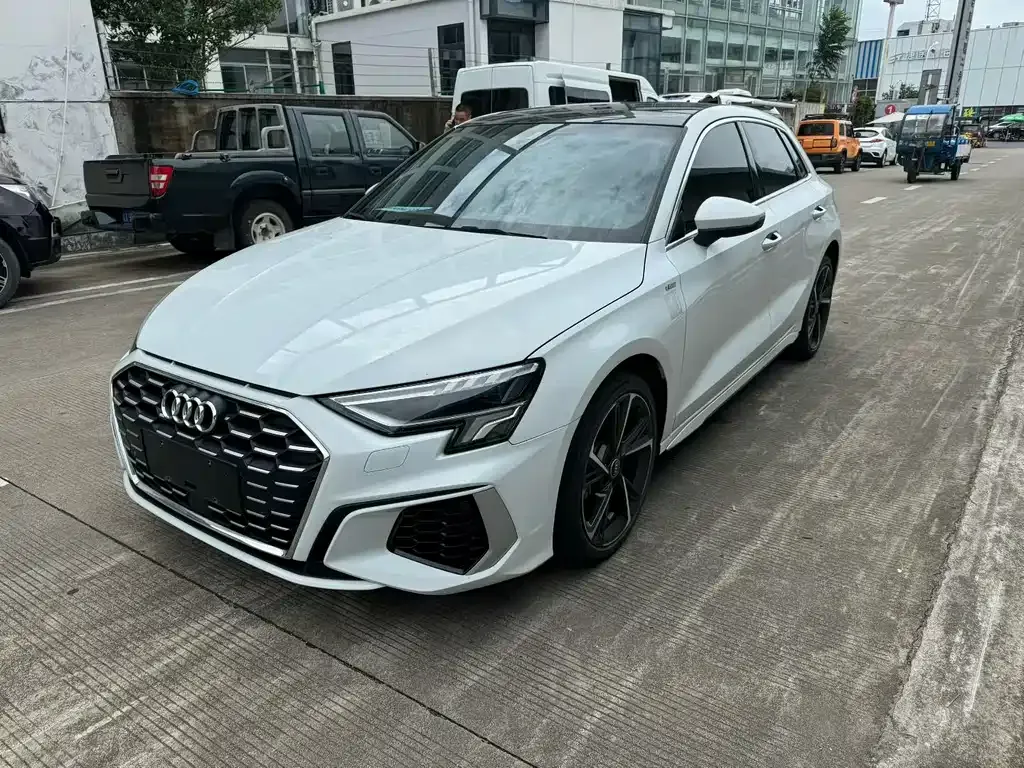 Audi A3 — фото 1