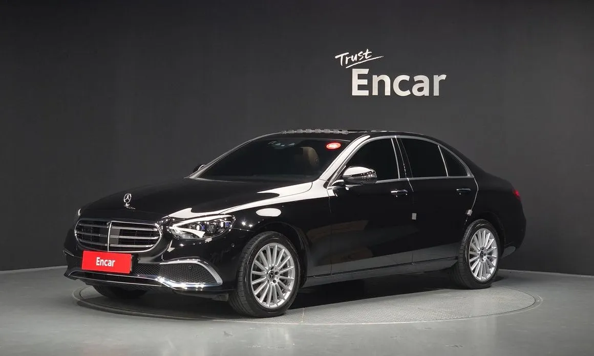 Mercedes-Benz E-Class — фото 1