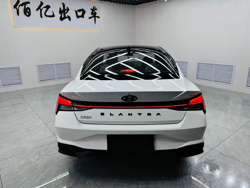 Hyundai Elantra — фото 7