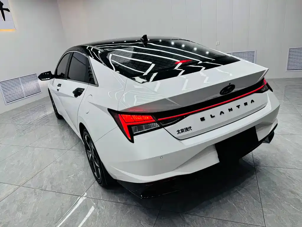 Hyundai Elantra — фото 9