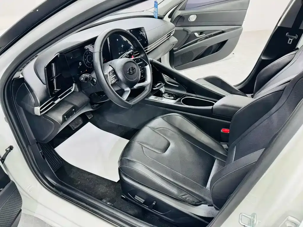 Hyundai Elantra — фото 5