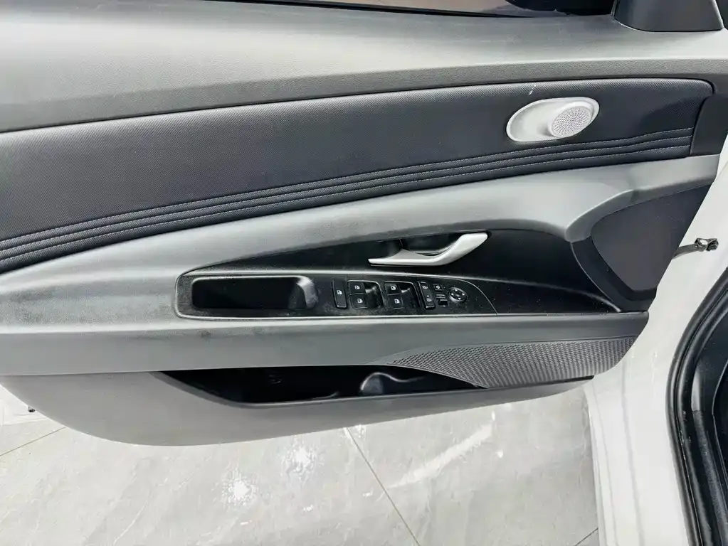 Hyundai Elantra — фото 10