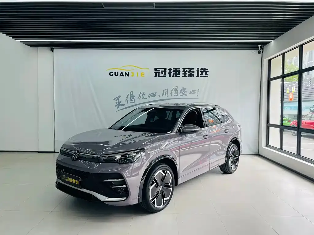 Volkswagen Tiguan L — фото 1