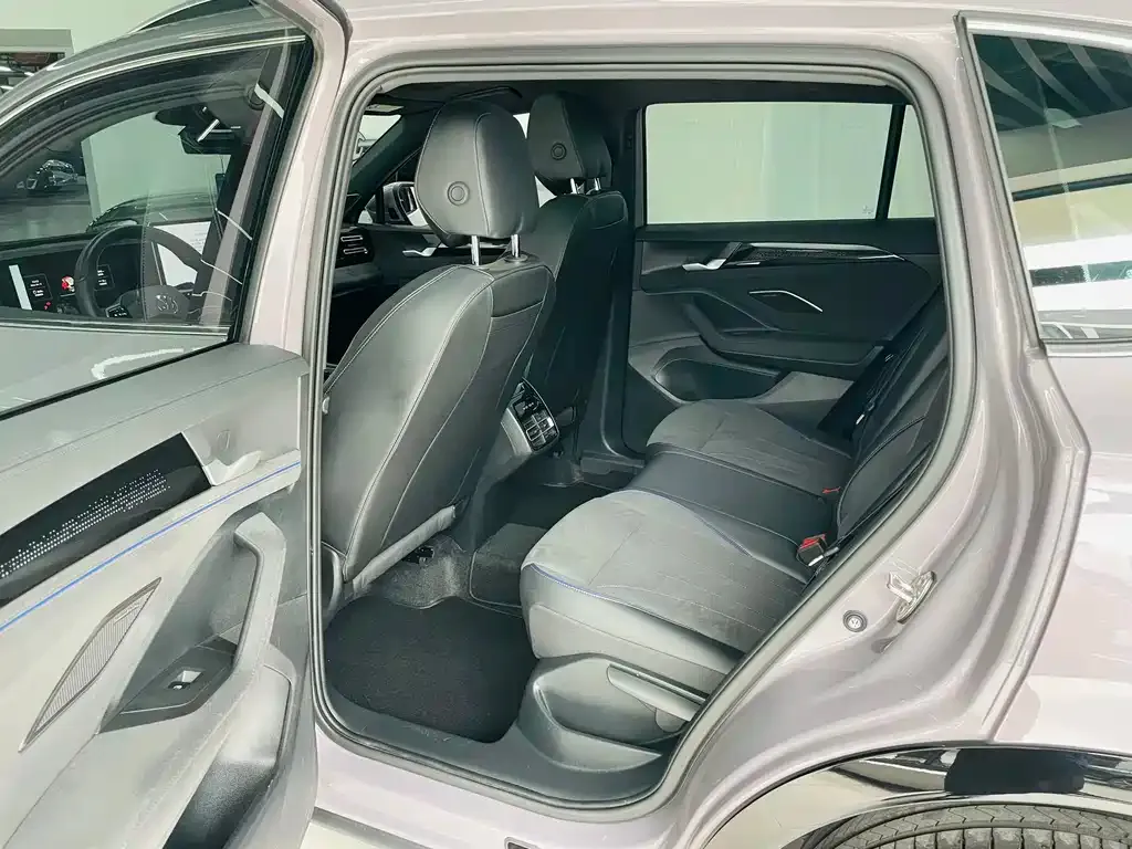 Volkswagen Tiguan L — фото 6