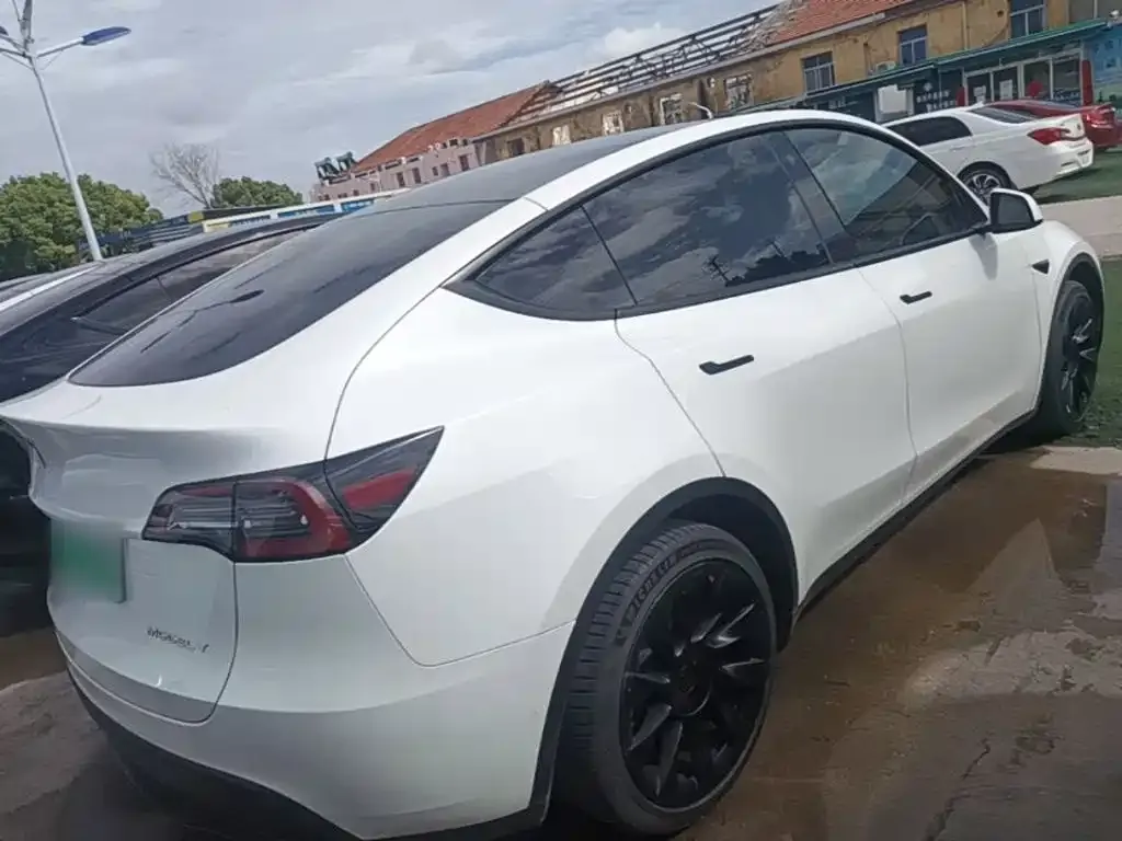 Tesla Model Y — фото 9