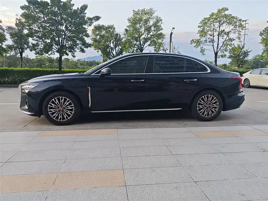 Hongqi H5 — фото 8